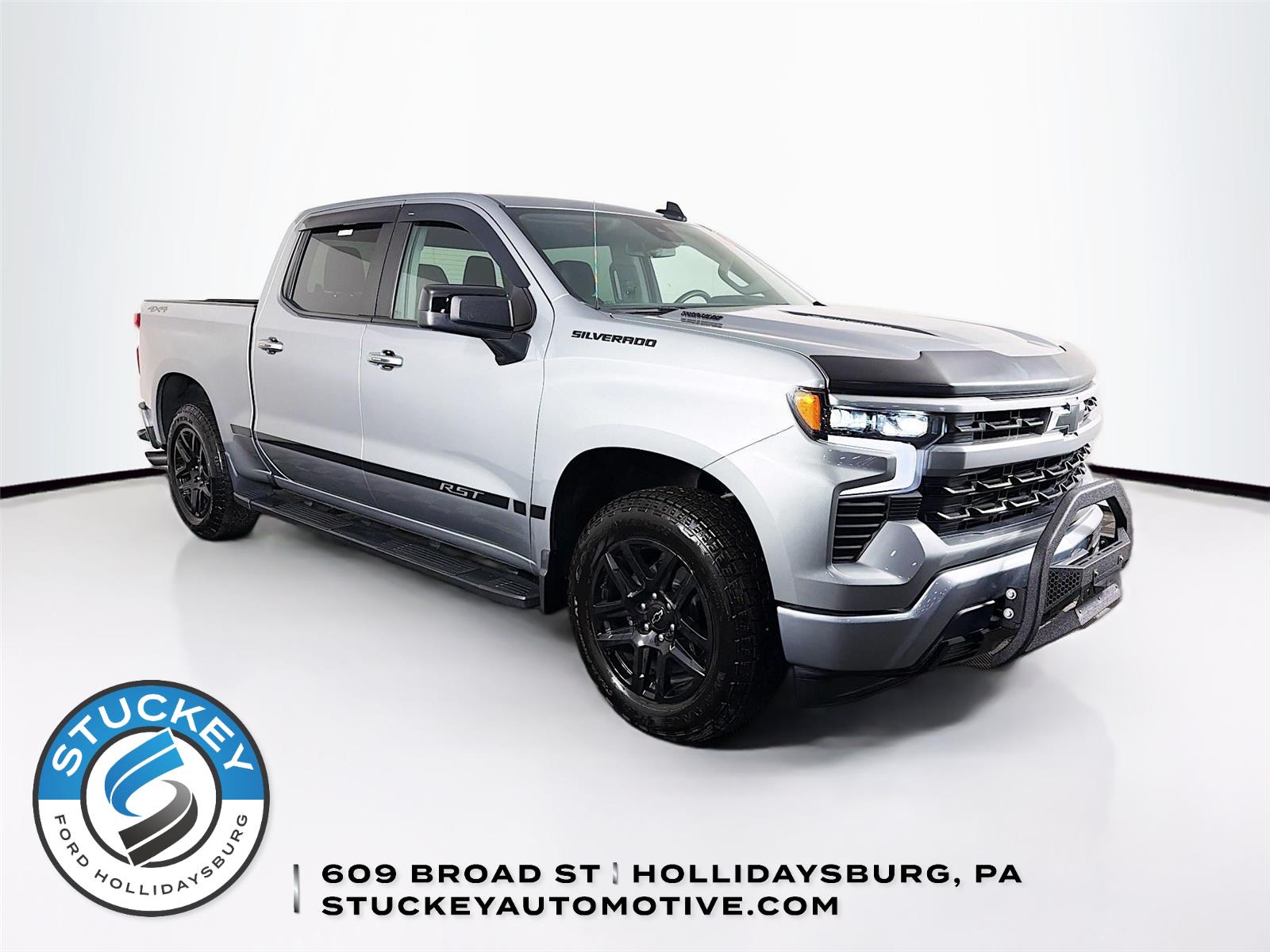 Sterling Gray Metallic 2025 Chevrolet Silverado 1500 Pickup Truck Four-Wheel Drive 8-Speed Automatic