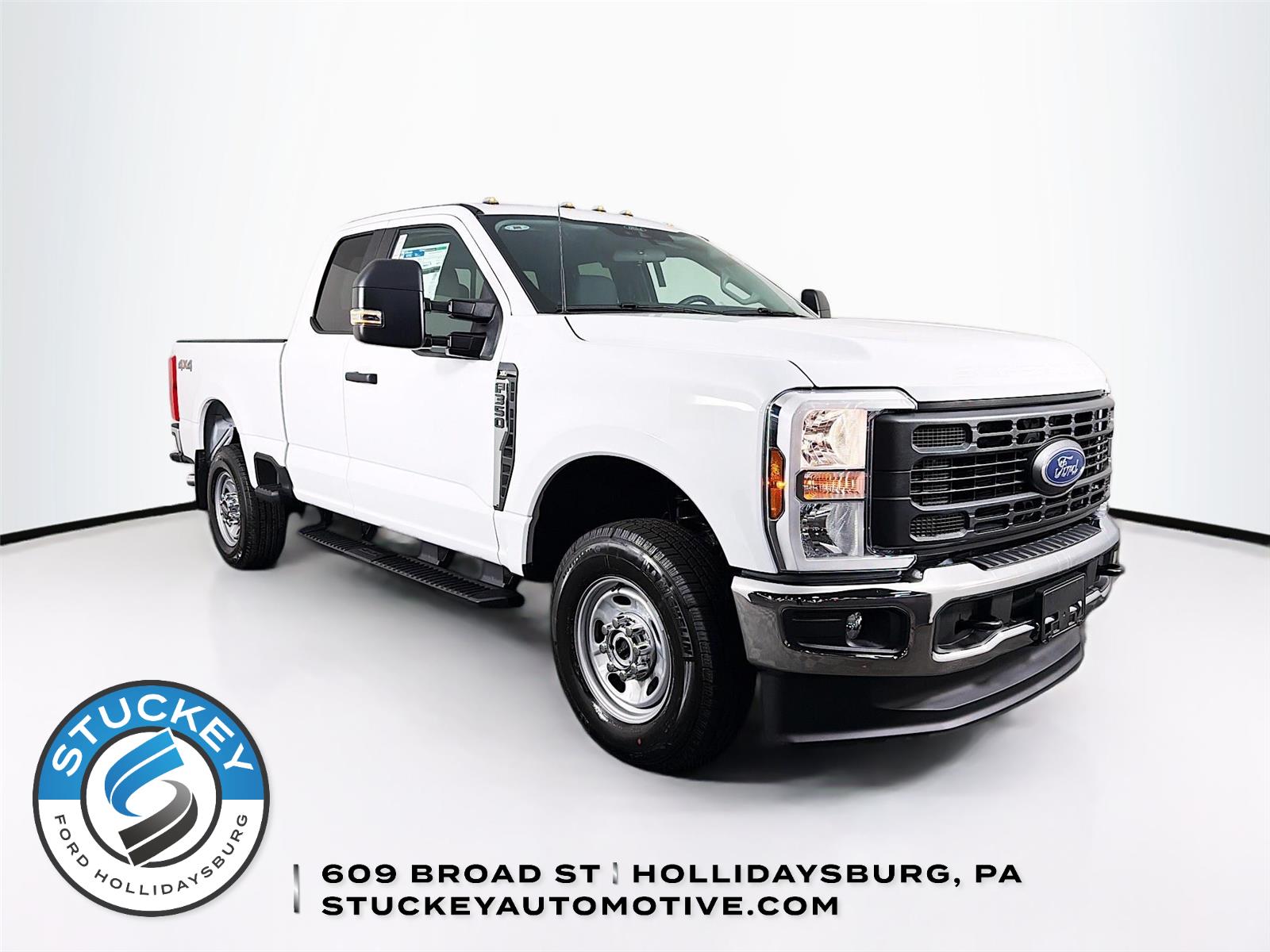 Oxford White 2026 Ford F-350 Super Duty Pickup Truck Four-Wheel Drive Automatic