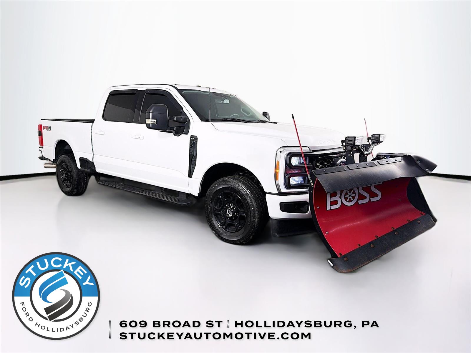 Oxford White 2023 Ford F-250 Super Duty XLT Crew Cab 4WD Pickup Truck Four-Wheel Drive Automatic