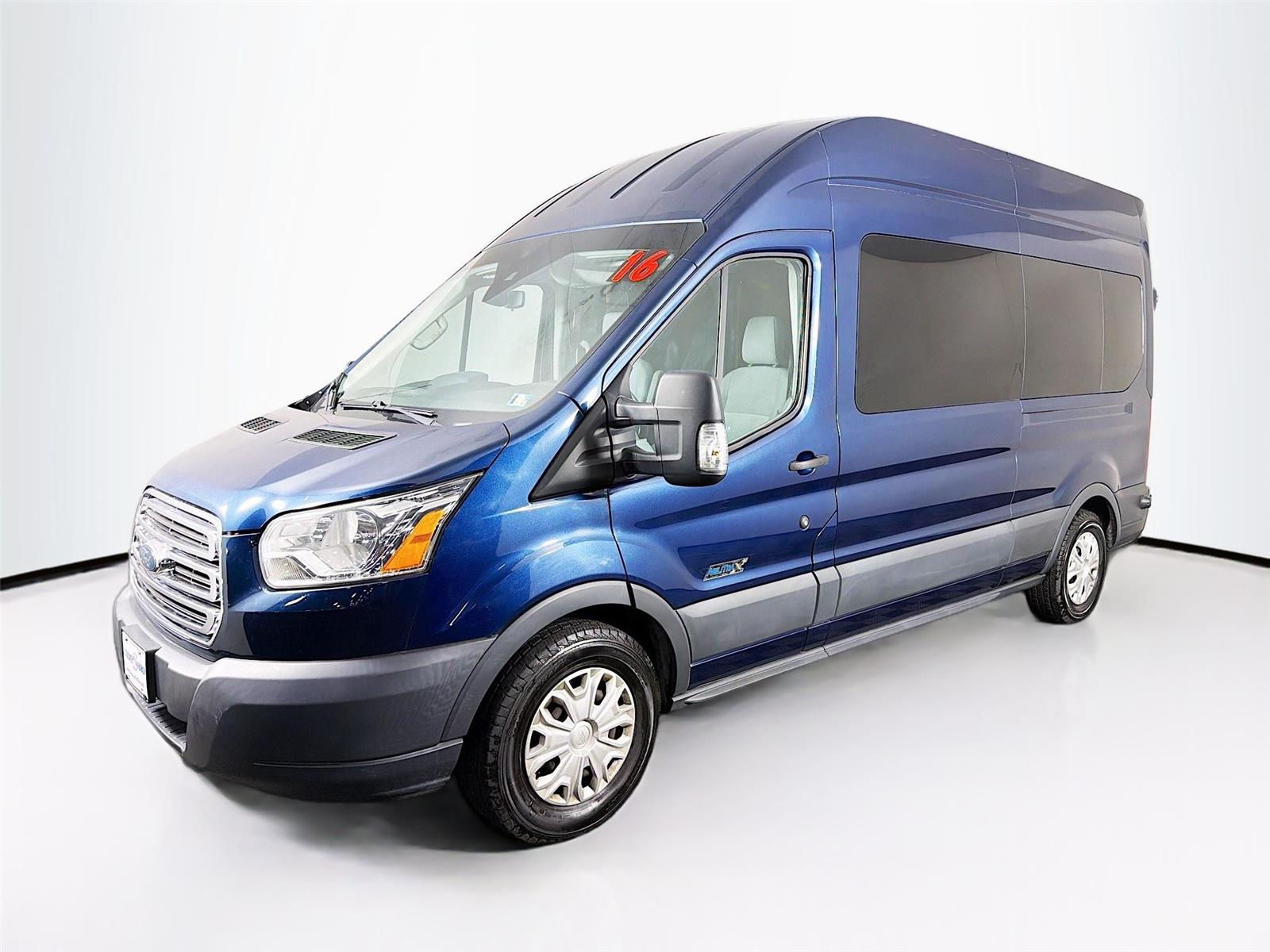 View vehicle photo 7