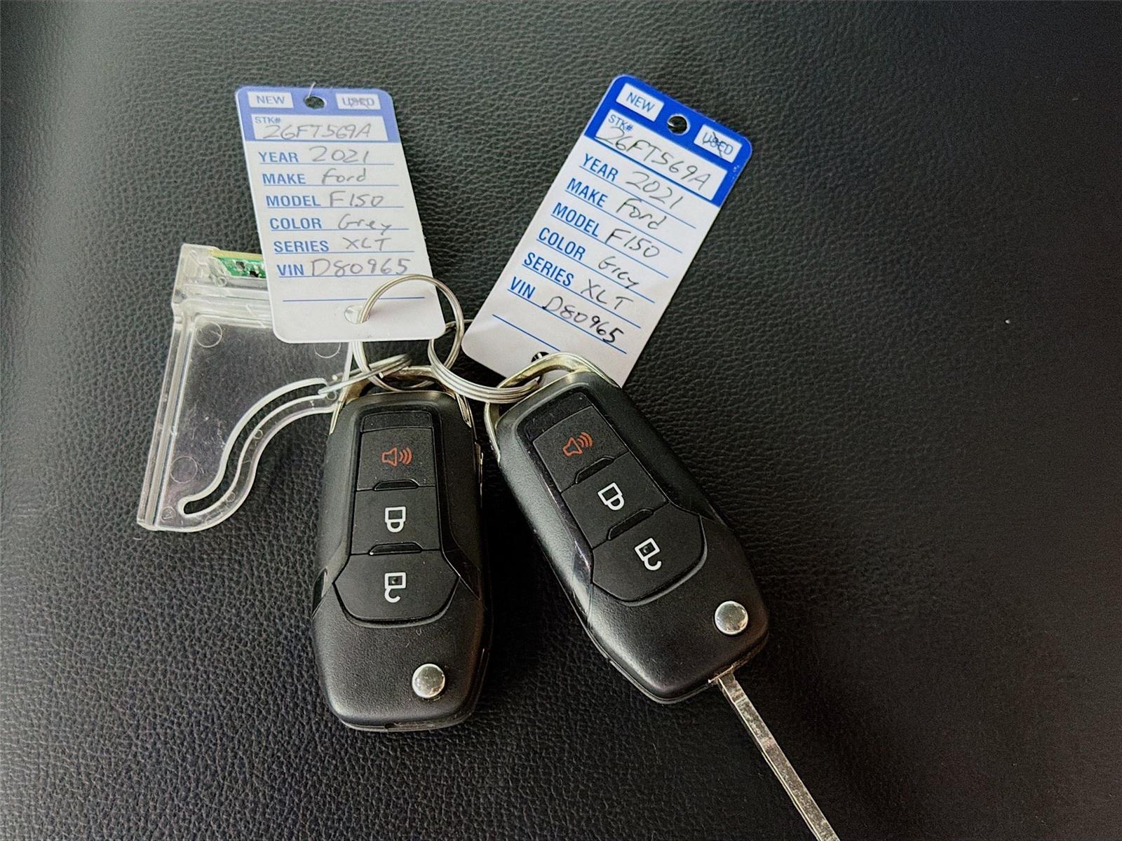 View vehicle photo 4
