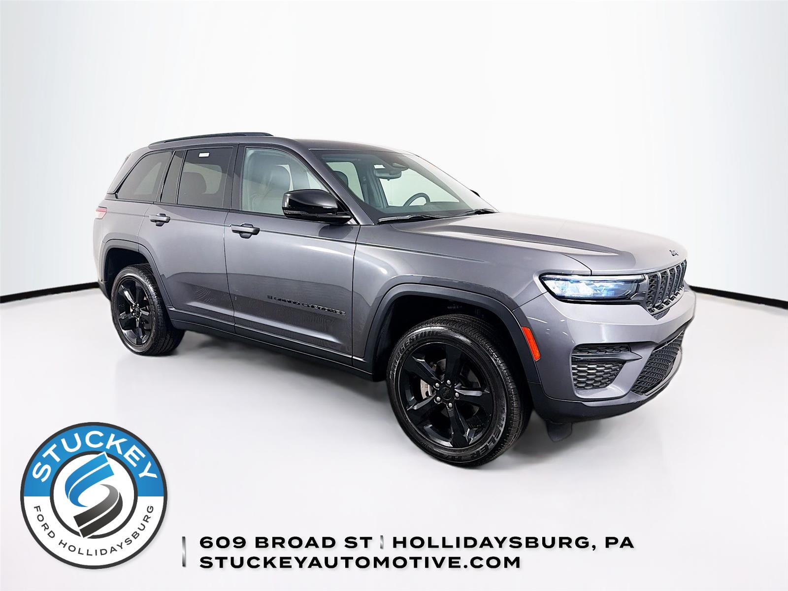 Baltic Gray Metallic Clearcoat 2024 Jeep Grand Cherokee SUV / Crossover Four-Wheel Drive 8-Speed Automatic