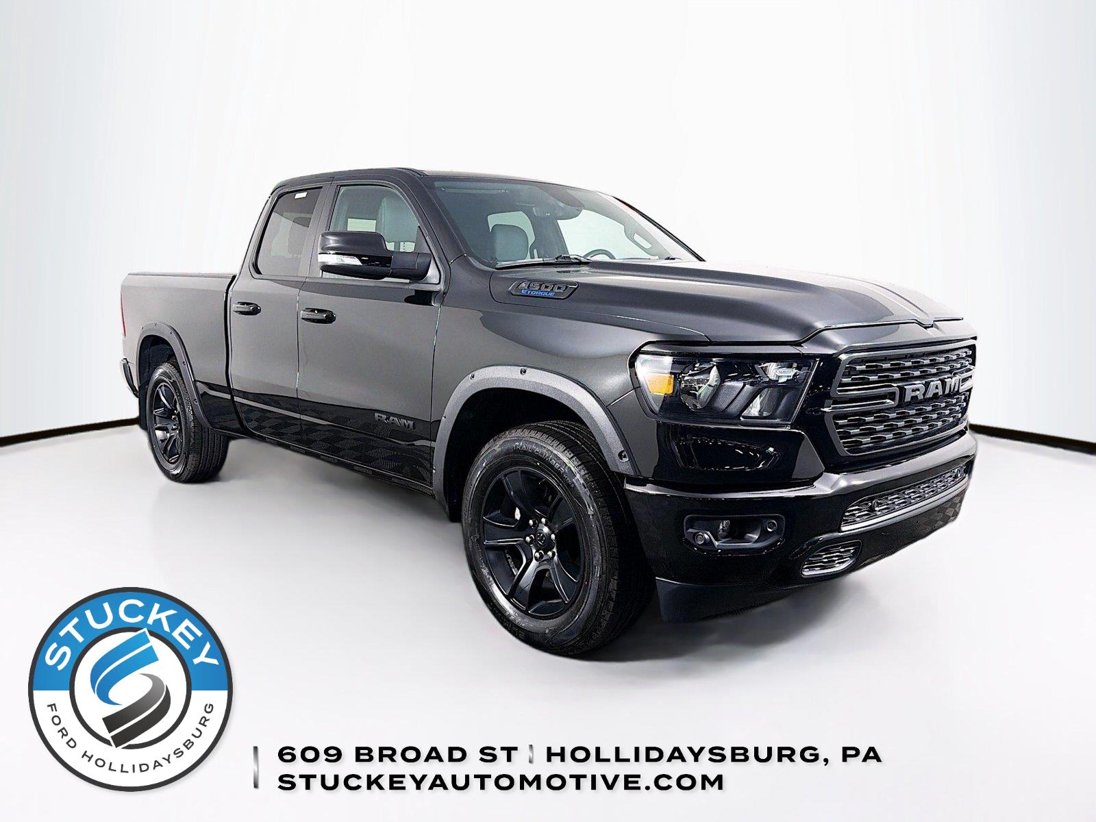 Diamond Black Crystal Pearlcoat 2022 RAM 1500 Pickup Truck Four-Wheel Drive 8-Speed Automatic