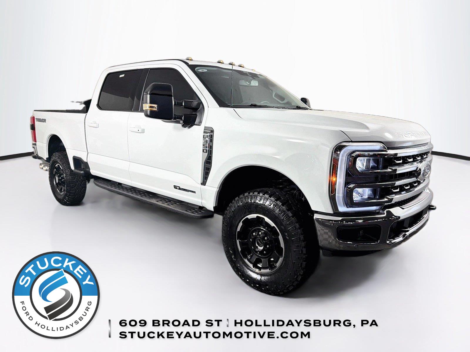 Oxford White 2026 Ford F-350 Super Duty Pickup Truck Four-Wheel Drive Automatic