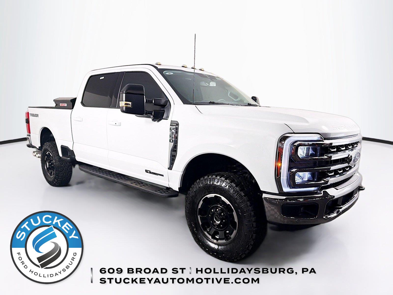 Oxford White 2026 Ford F-350 Super Duty Pickup Truck Four-Wheel Drive Automatic