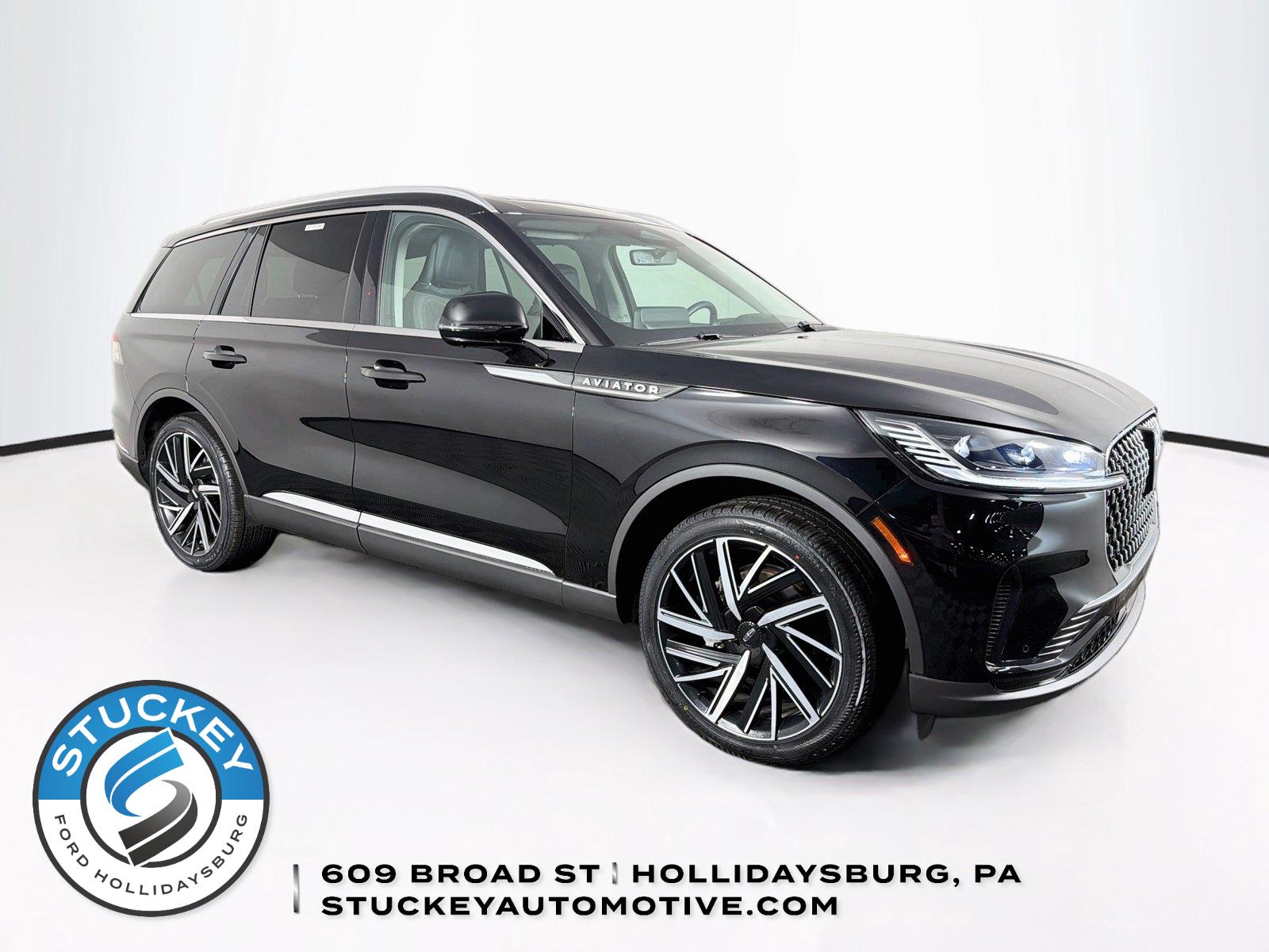 Infinite Black Metallic Clearcoat 2025 Lincoln Aviator SUV / Crossover All-Wheel Drive Automatic