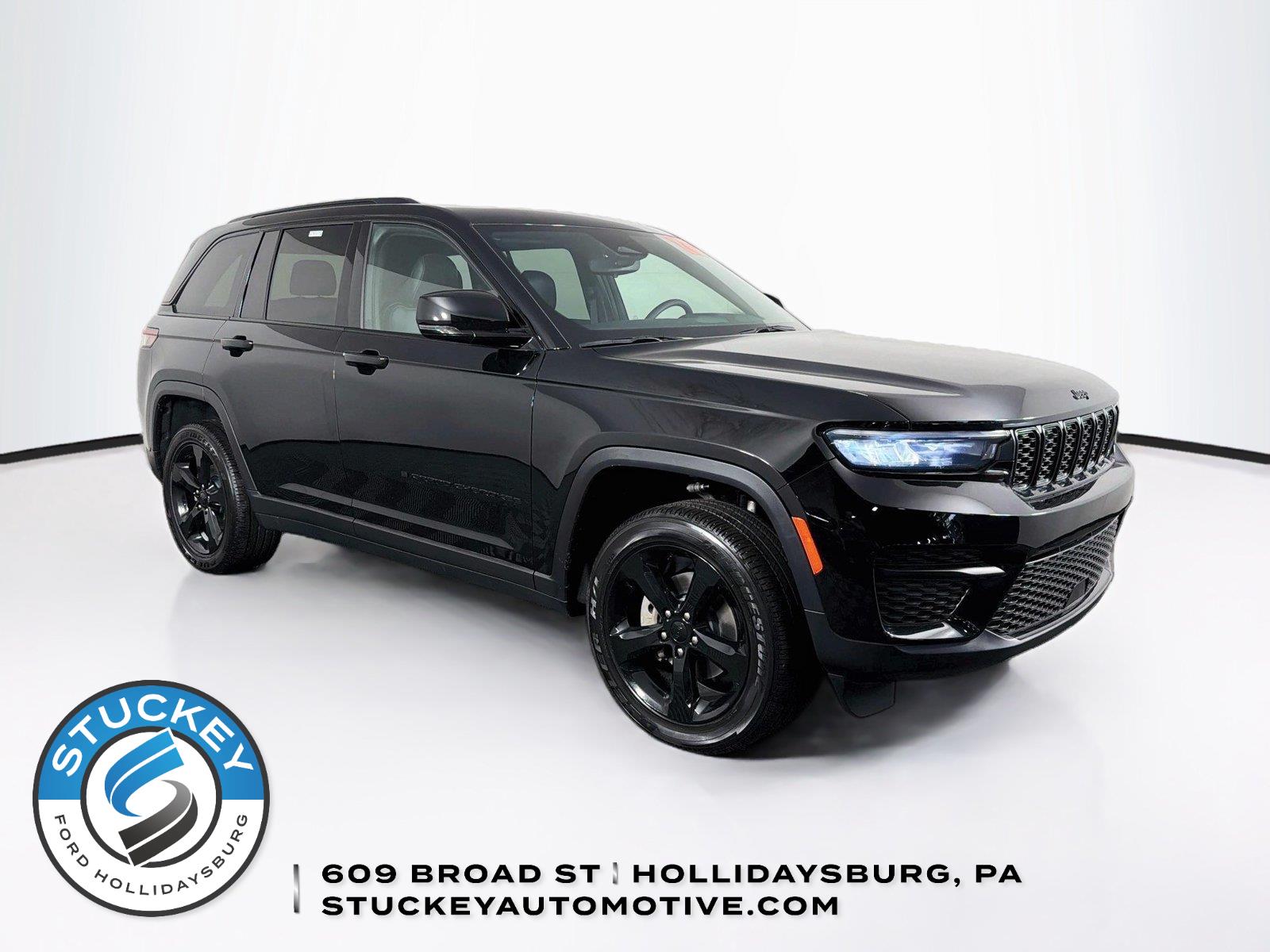 Diamond Black Crystal Pearlcoat 2024 Jeep Grand Cherokee SUV / Crossover Four-Wheel Drive 8-Speed Automatic