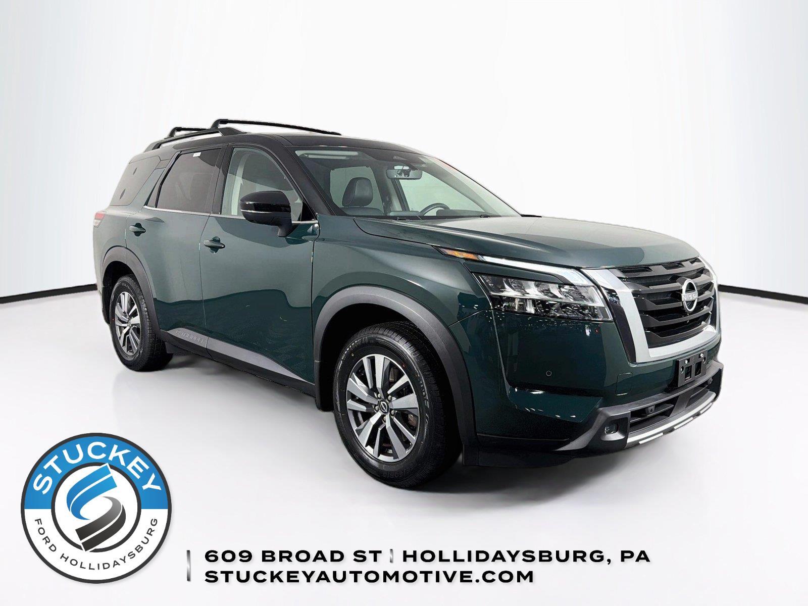  2023 Nissan Pathfinder SL 4WD   