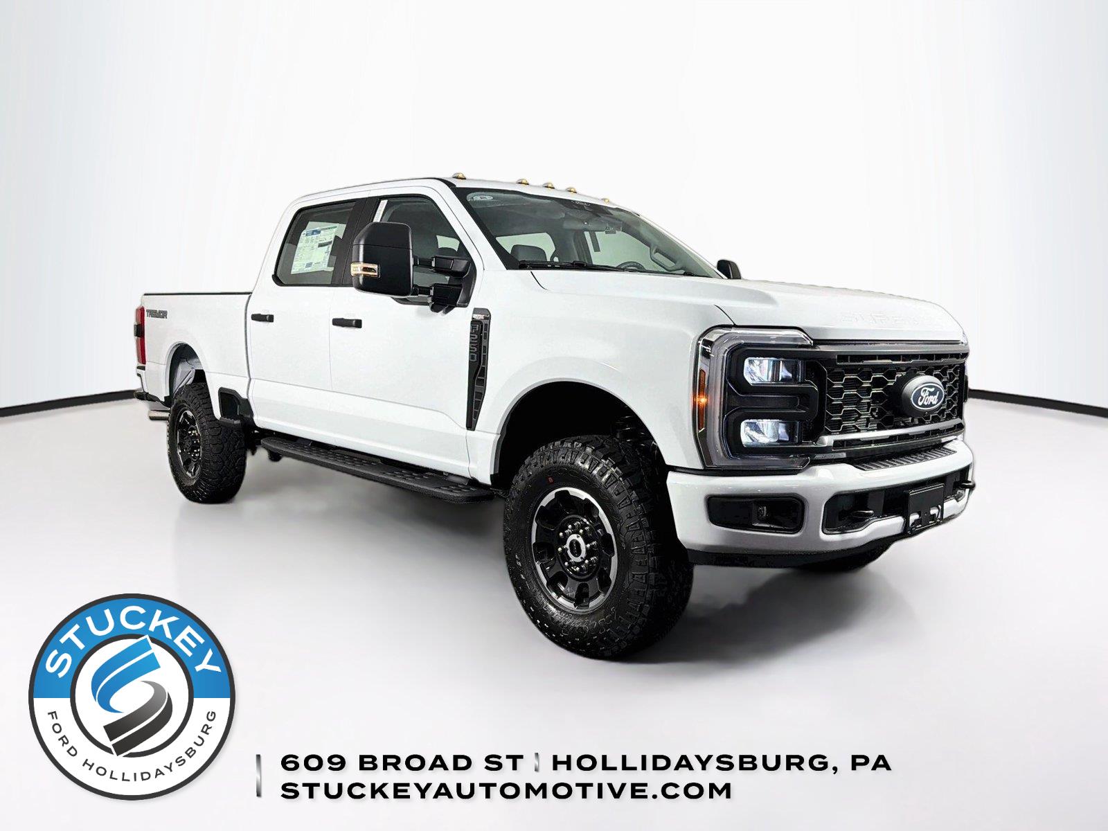 Oxford White 2027 Ford F-250 Super Duty Pickup Truck Four-Wheel Drive Automatic