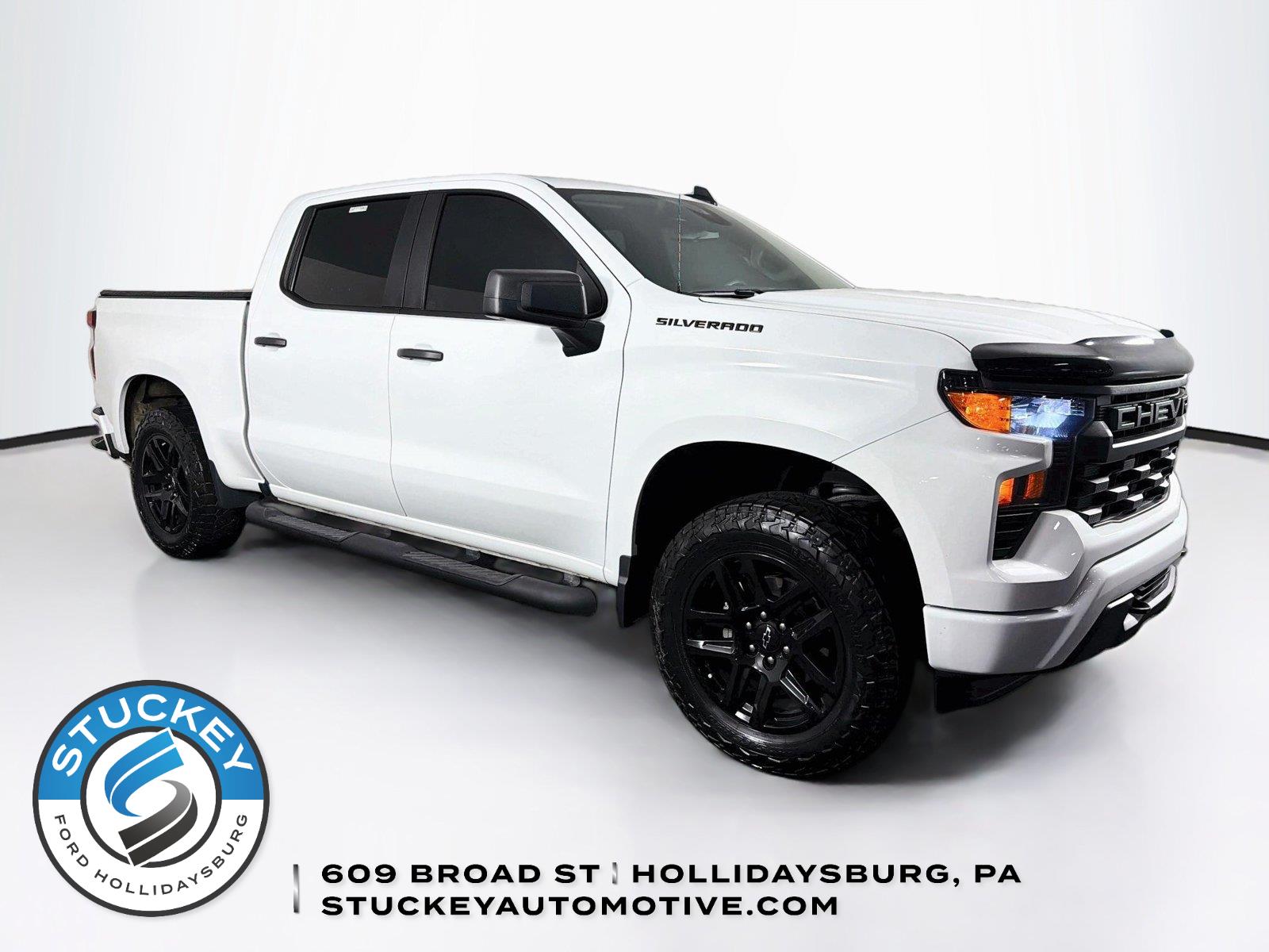 Summit White 2022 Chevrolet Silverado 1500 Pickup Truck Four-Wheel Drive 8-Speed Automatic
