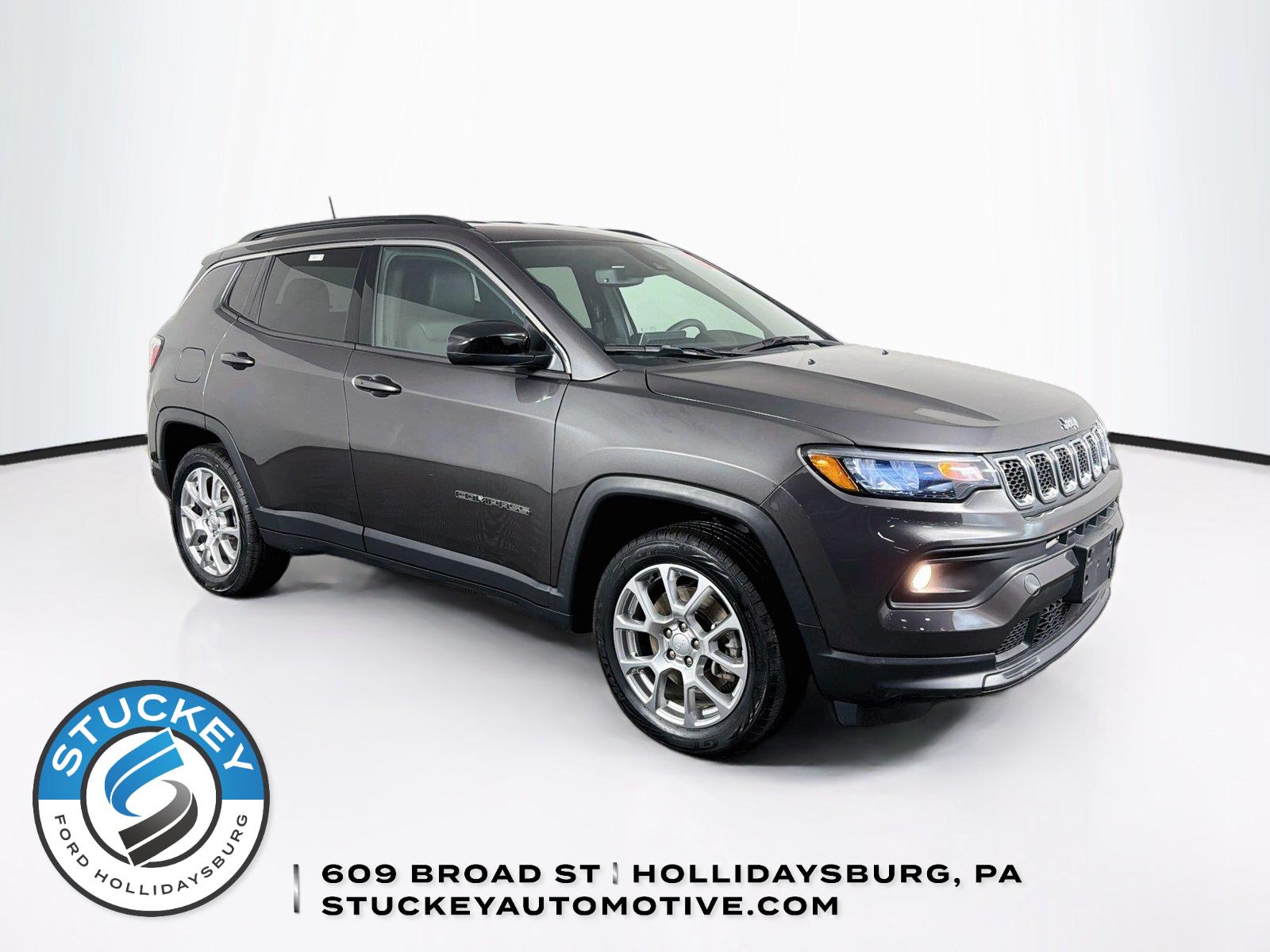 Gray (Granite Crystal Metallic Clearcoat) 2023 Jeep Compass SUV / Crossover Four-Wheel Drive 8-Speed Automatic