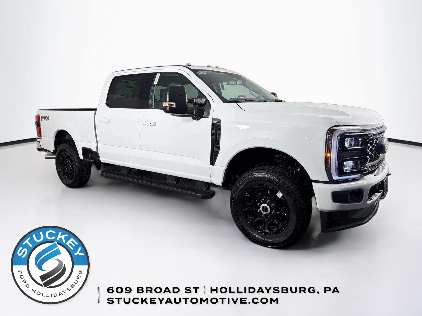 Oxford White 2027 Ford F-250 Super Duty Pickup Truck Four-Wheel Drive Automatic