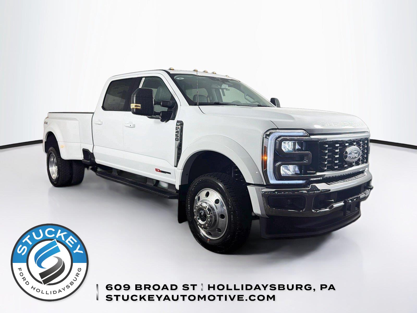 Oxford White 2027 Ford F-450 Super Duty Pickup Truck Four-Wheel Drive Automatic