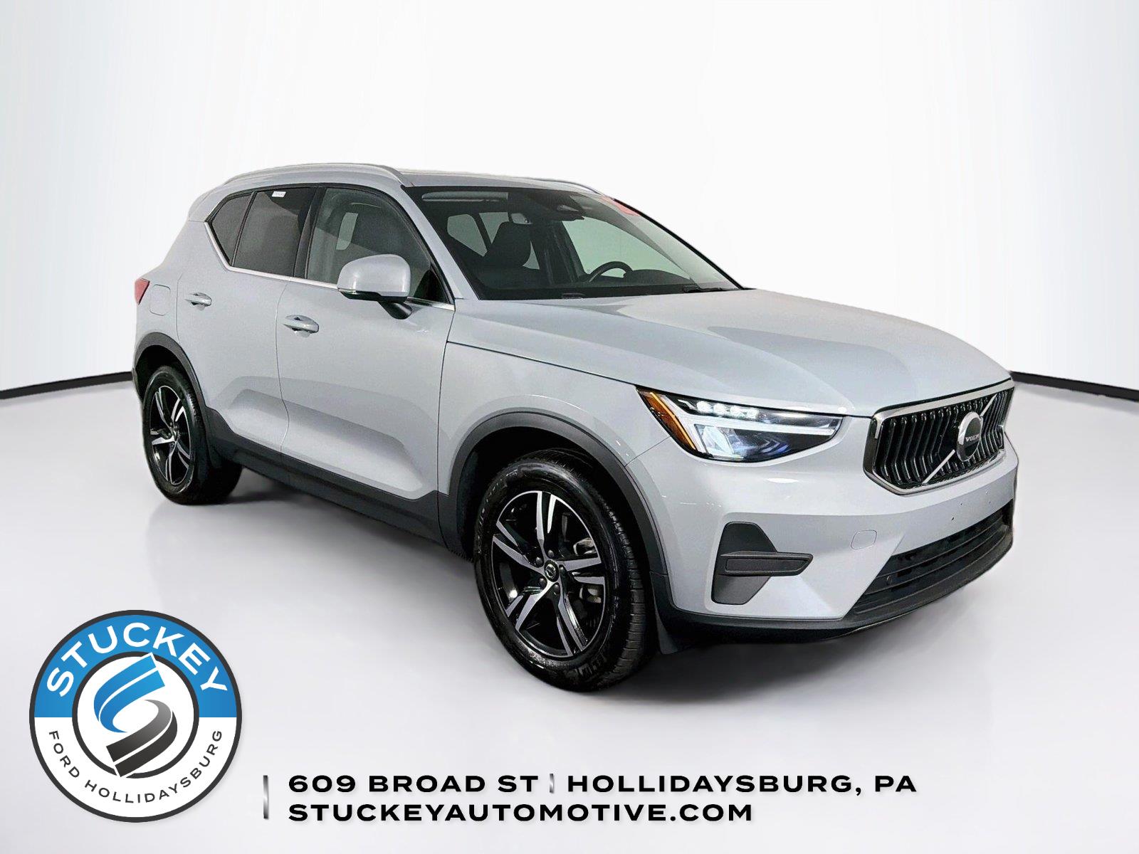 Gray (Vapour Grey Metallic) 2025 Volvo XC40 SUV / Crossover All-Wheel Drive Automatic