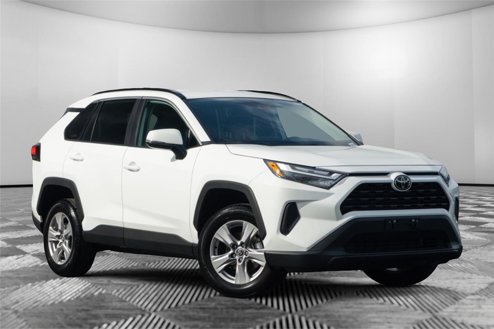 Ice Cap 2025 Toyota RAV4 XLE FWD SUV / Crossover Front-Wheel Drive 8-Speed Automatic