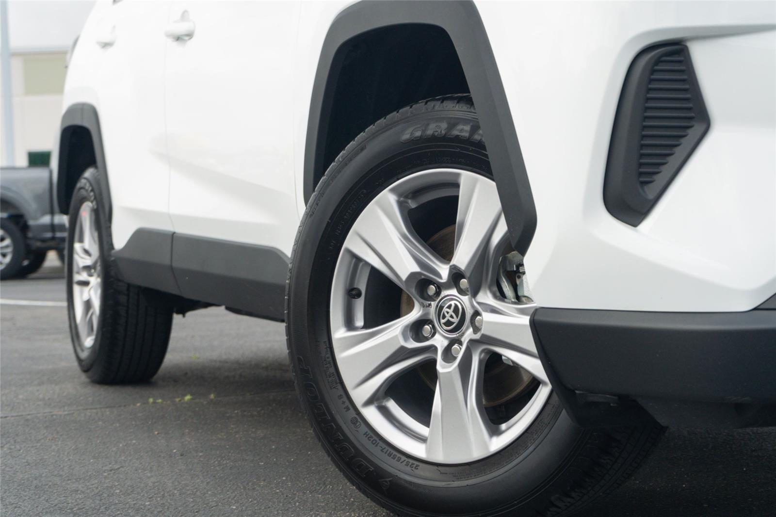 View vehicle photo 2