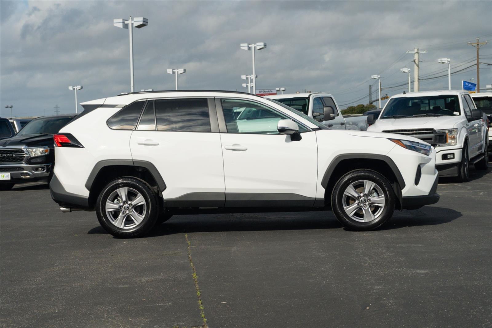 View vehicle photo 4