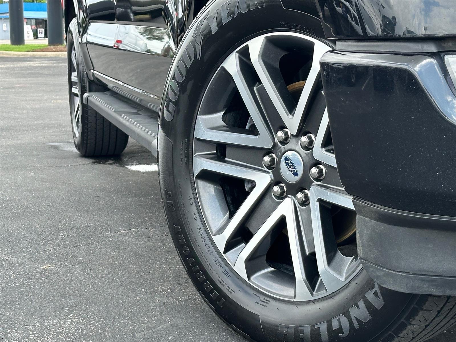 View vehicle photo 2
