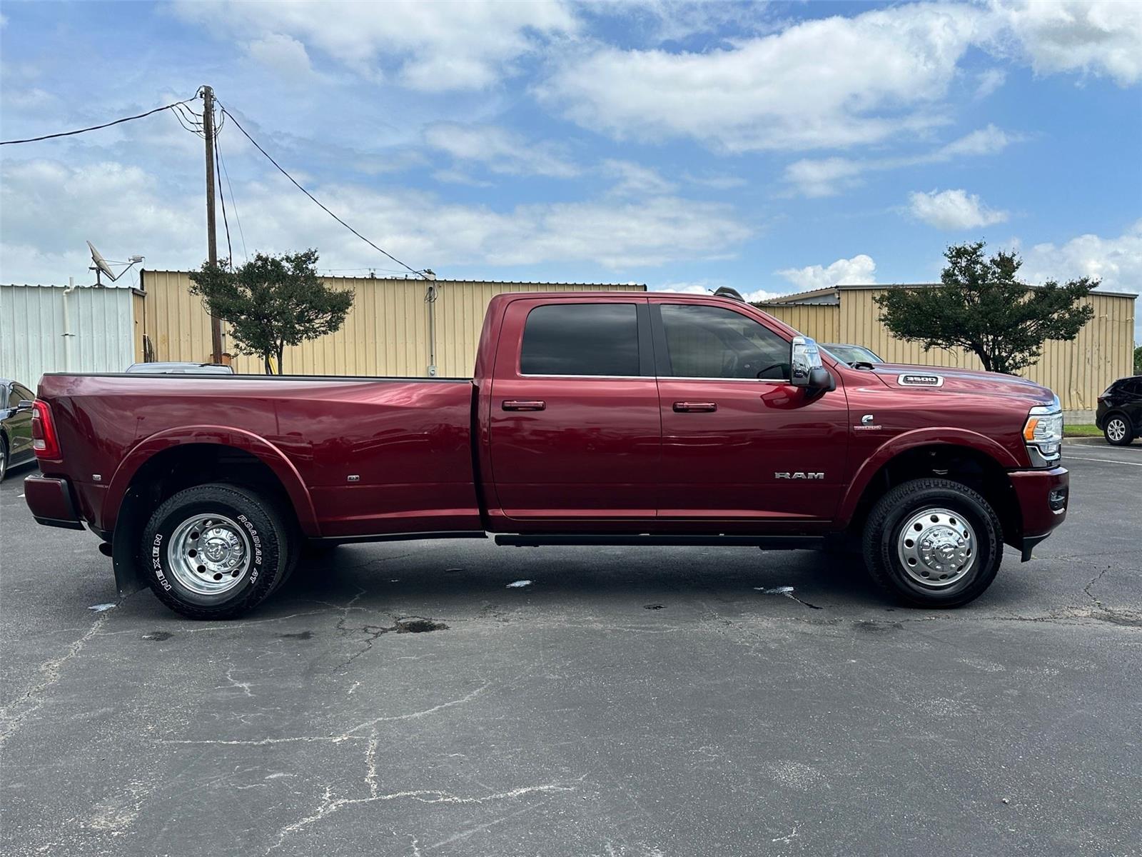 View vehicle photo 3