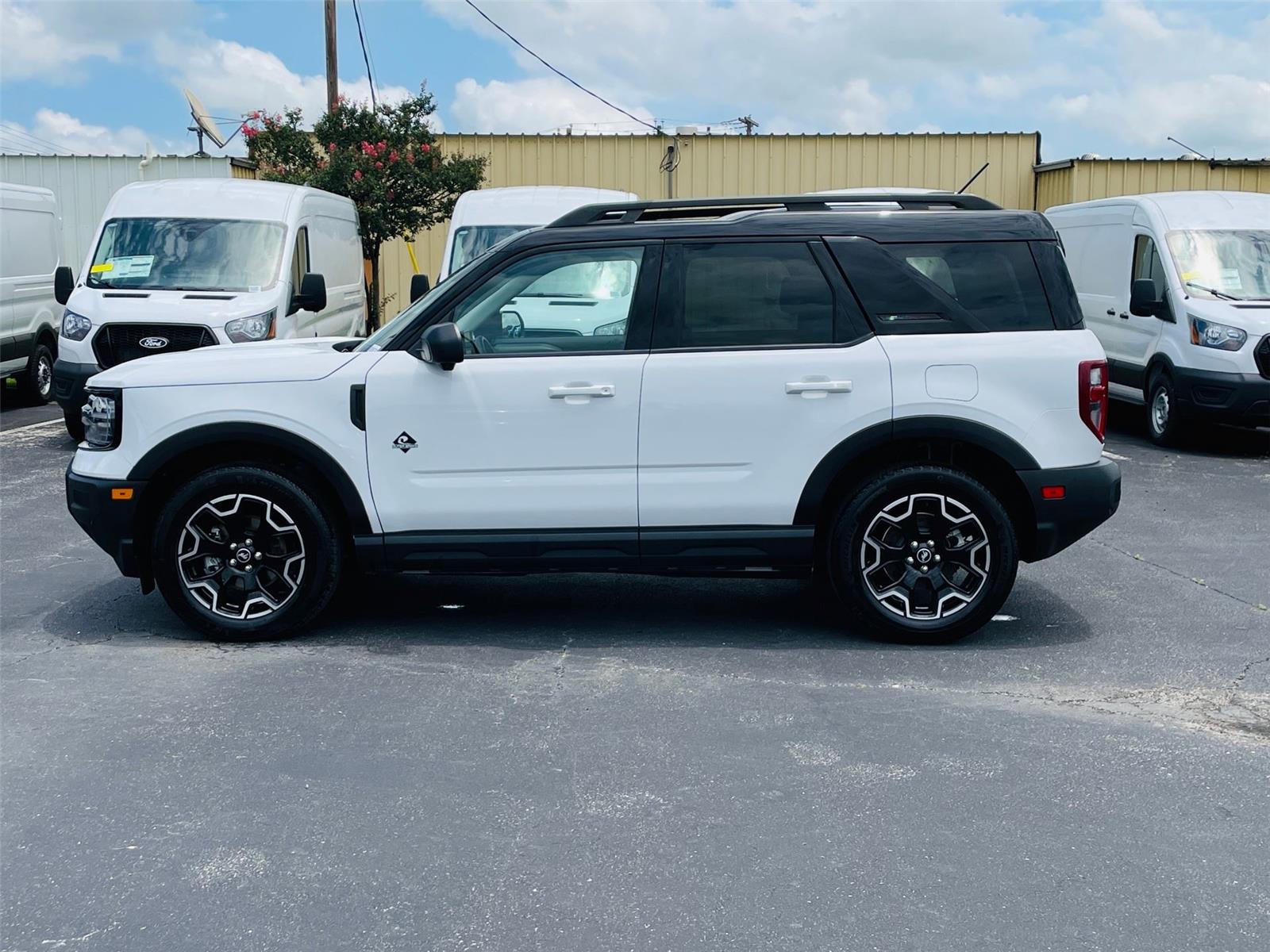 View vehicle photo 6