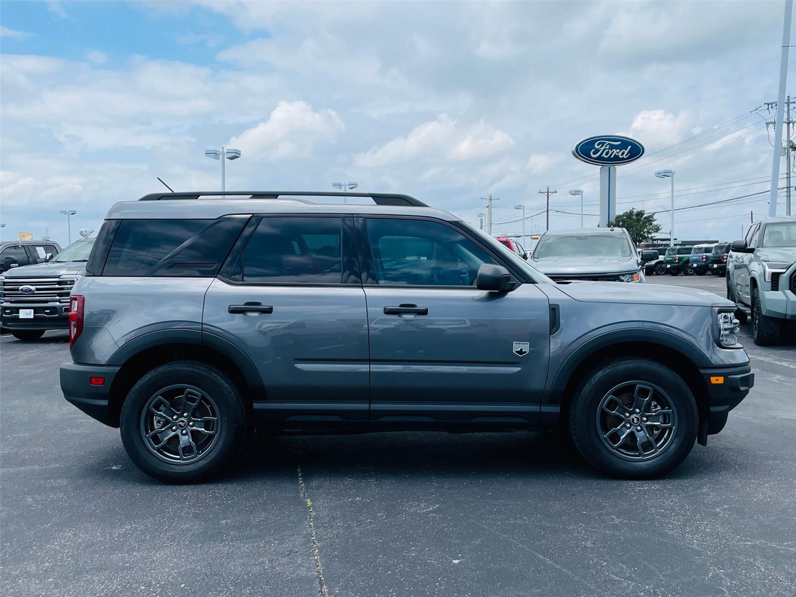 View vehicle photo 3