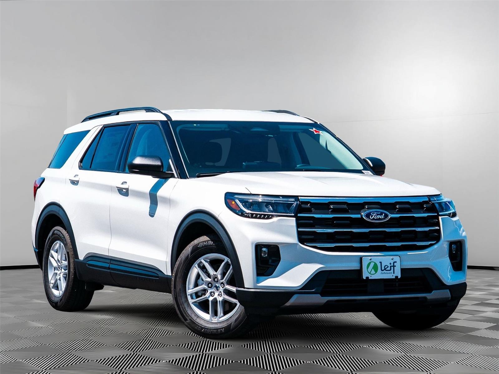 Star White Metallic Tri-Coat 2026 Ford Explorer SUV / Crossover Rear-Wheel Drive Automatic