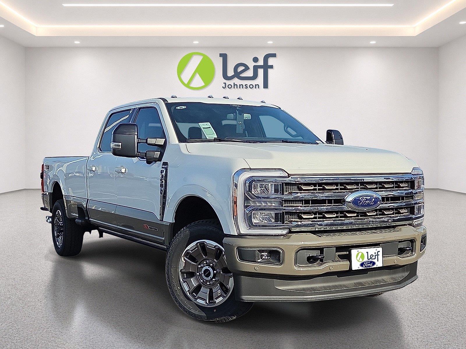 Star White Metallic Tri-Coat 2026 Ford F-350 Super Duty Pickup Truck Four-Wheel Drive Automatic