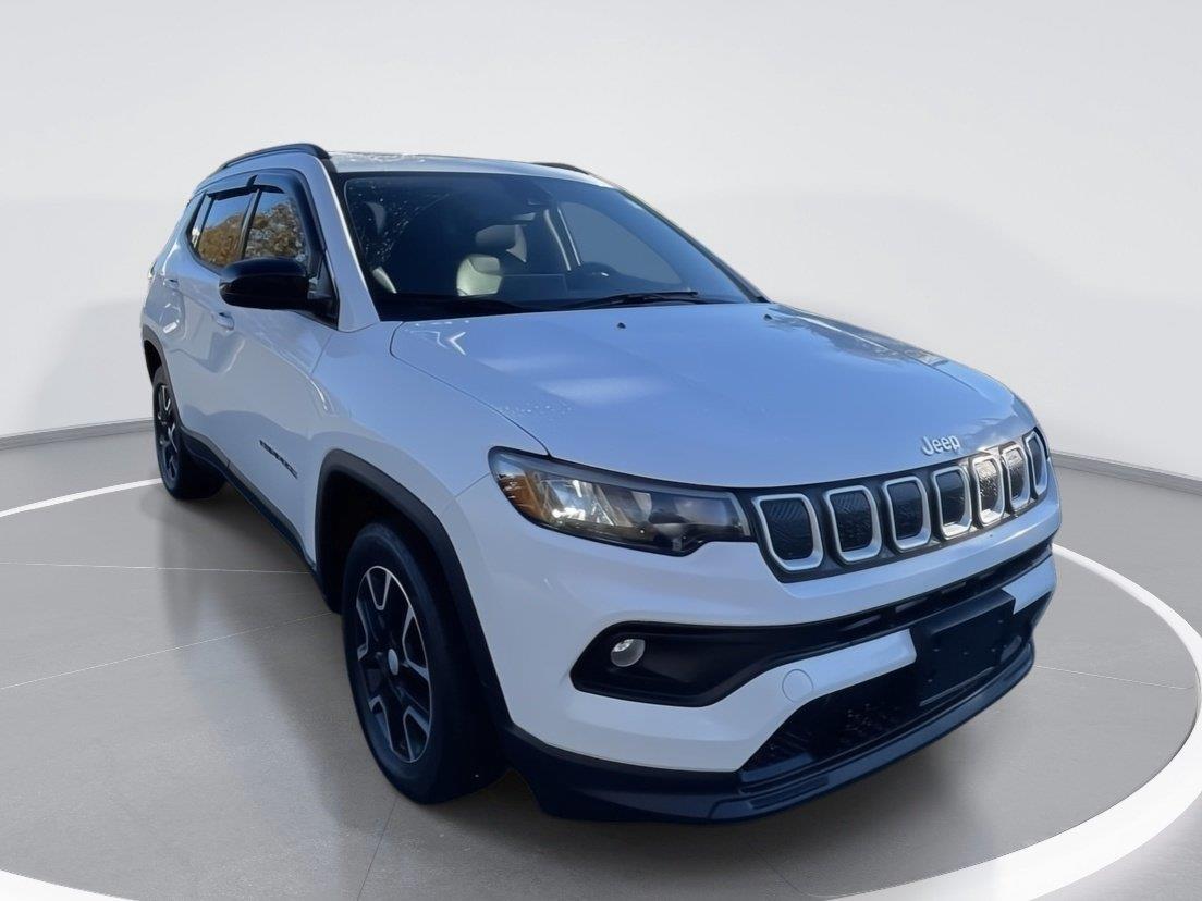 Bright White Clearcoat 2022 Jeep Compass SUV / Crossover Four-Wheel Drive 9-Speed Automatic