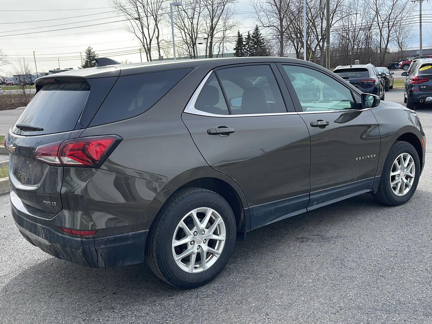 View vehicle photo 4