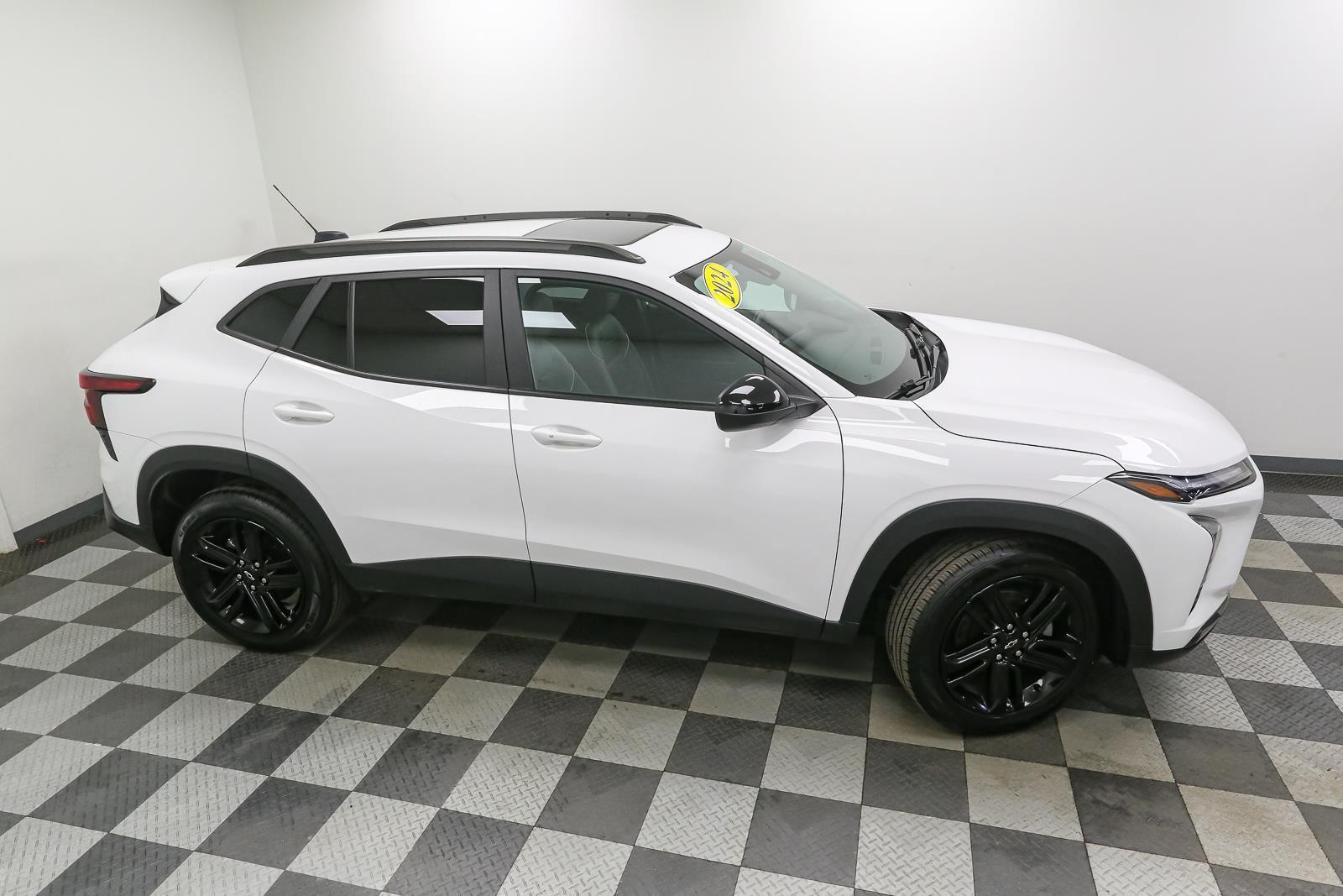 View vehicle photo 5