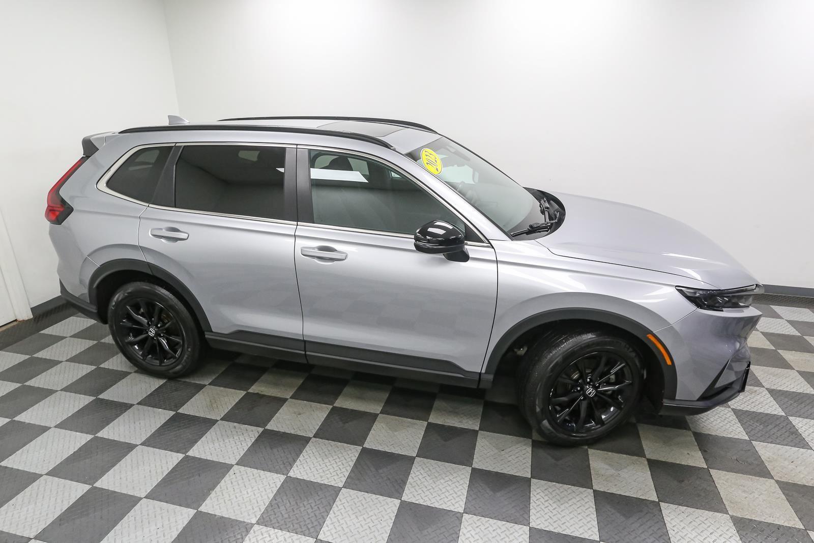 View vehicle photo 5