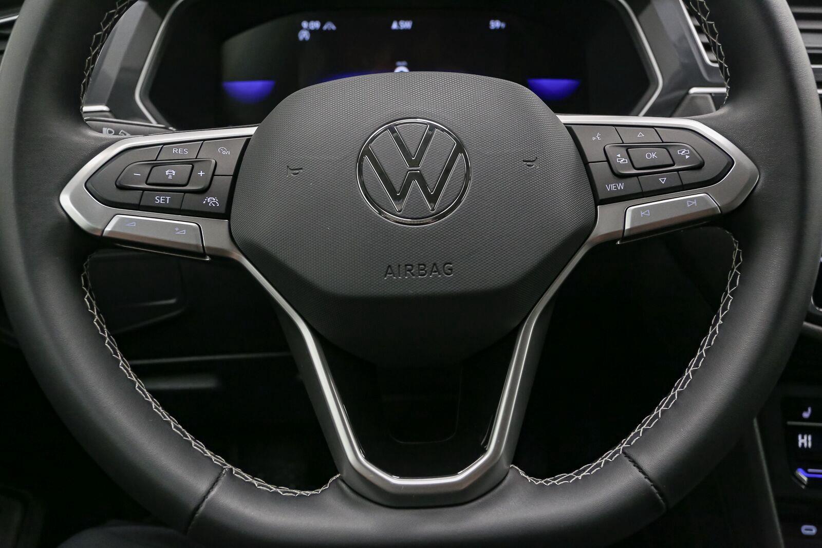 Certified Used 2024 Deep Black Pearl Volkswagen SE image 39