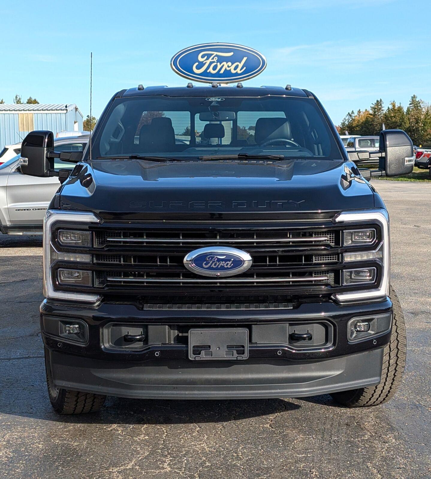 Agate Black 2026 Ford F-350 Super Duty Pickup Truck Four-Wheel Drive Automatic