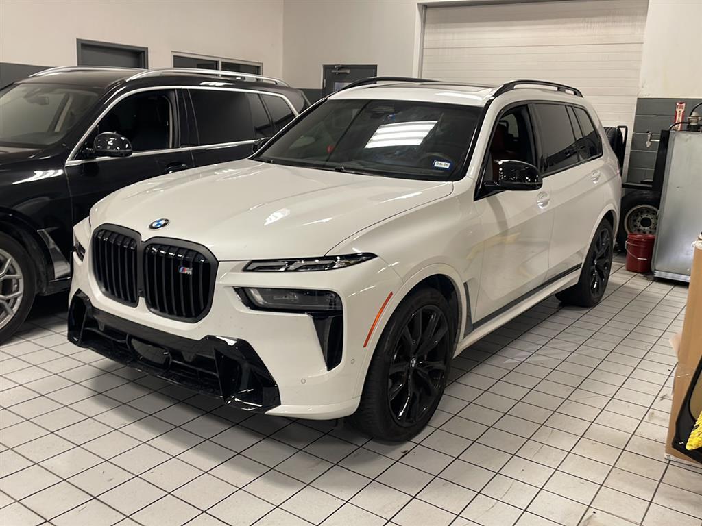 2025 BMW X7 M60i AWD