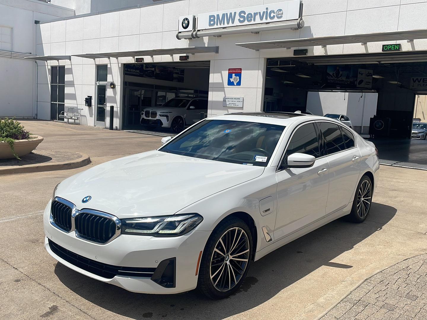 Alpine White 2023 BMW 5 Series Sedan Rear-Wheel Drive Automatic
