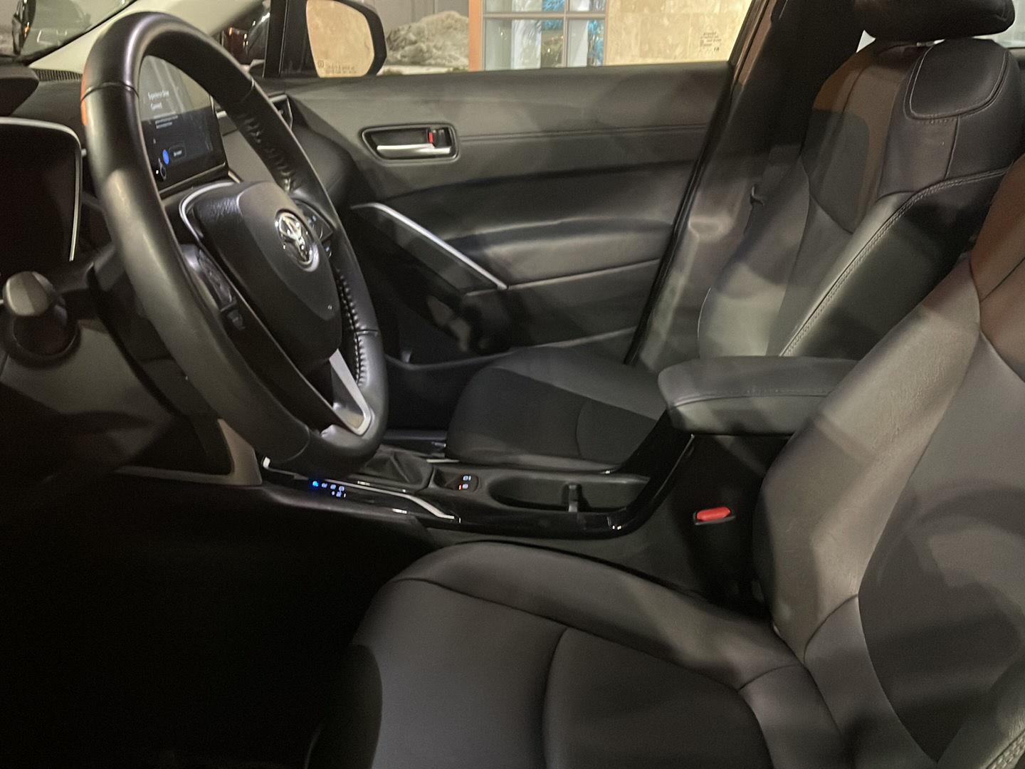 View vehicle photo 7