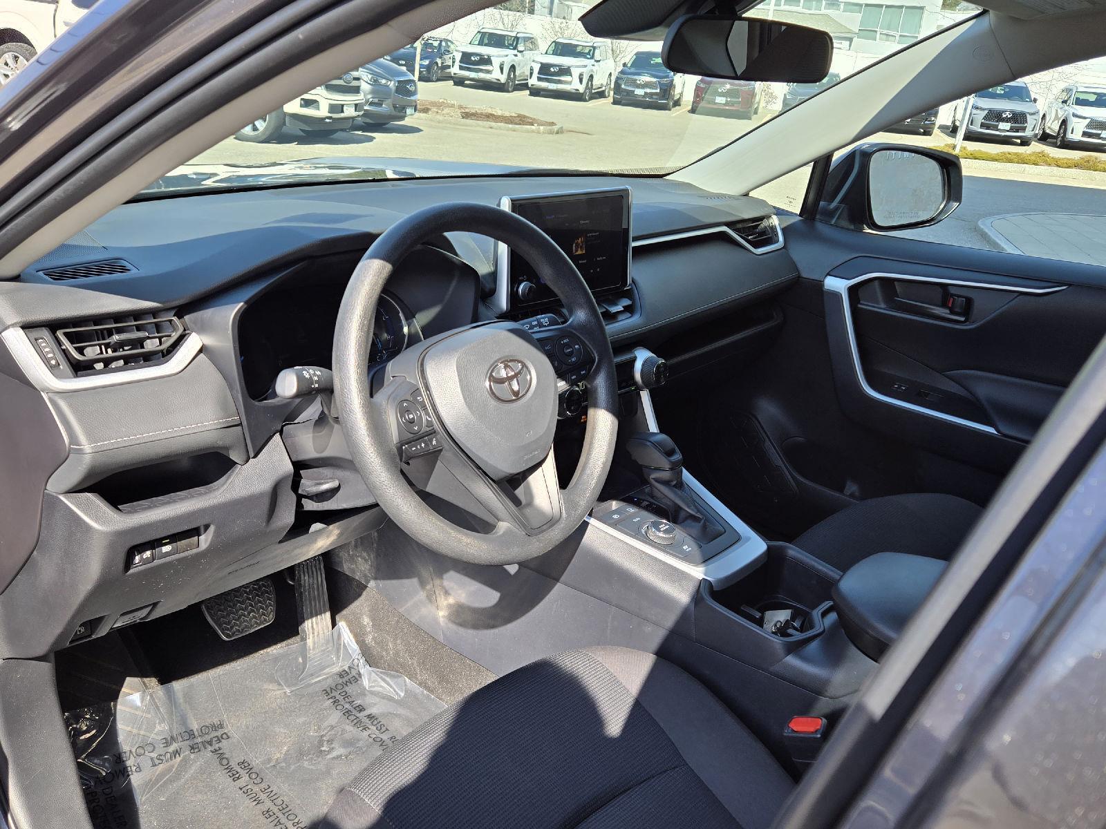 View vehicle photo 4