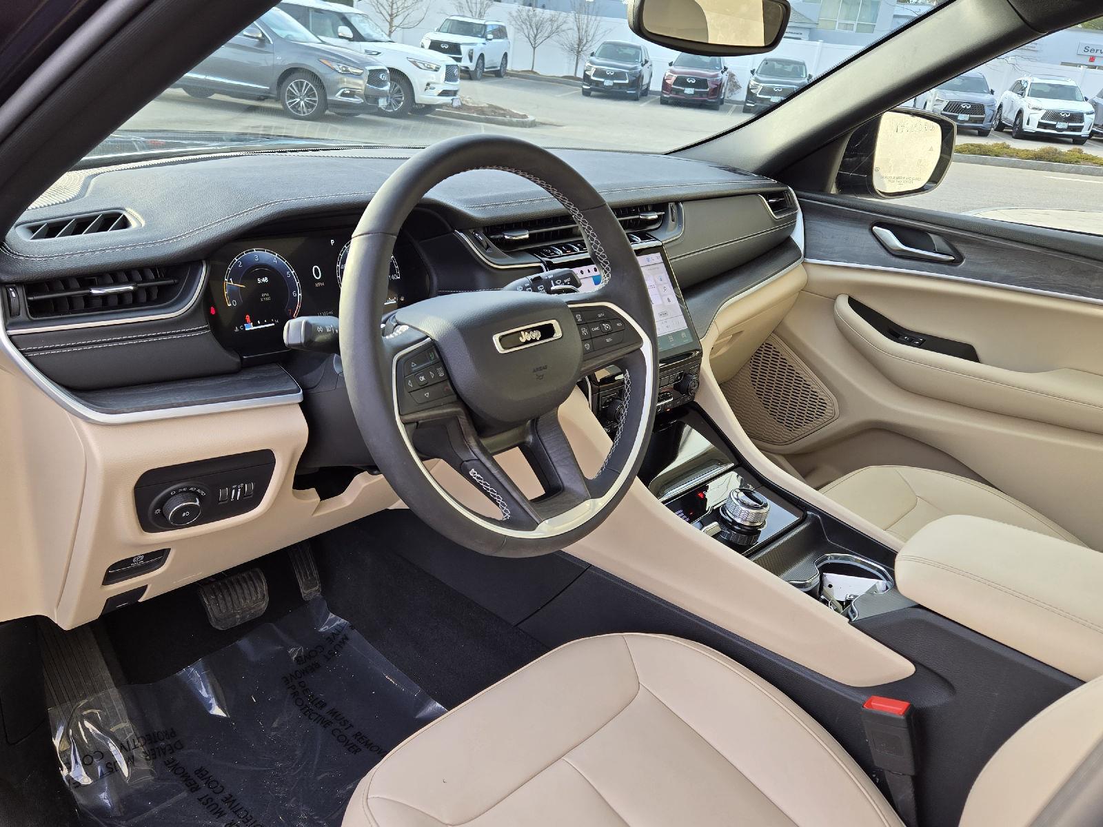 View vehicle photo 4