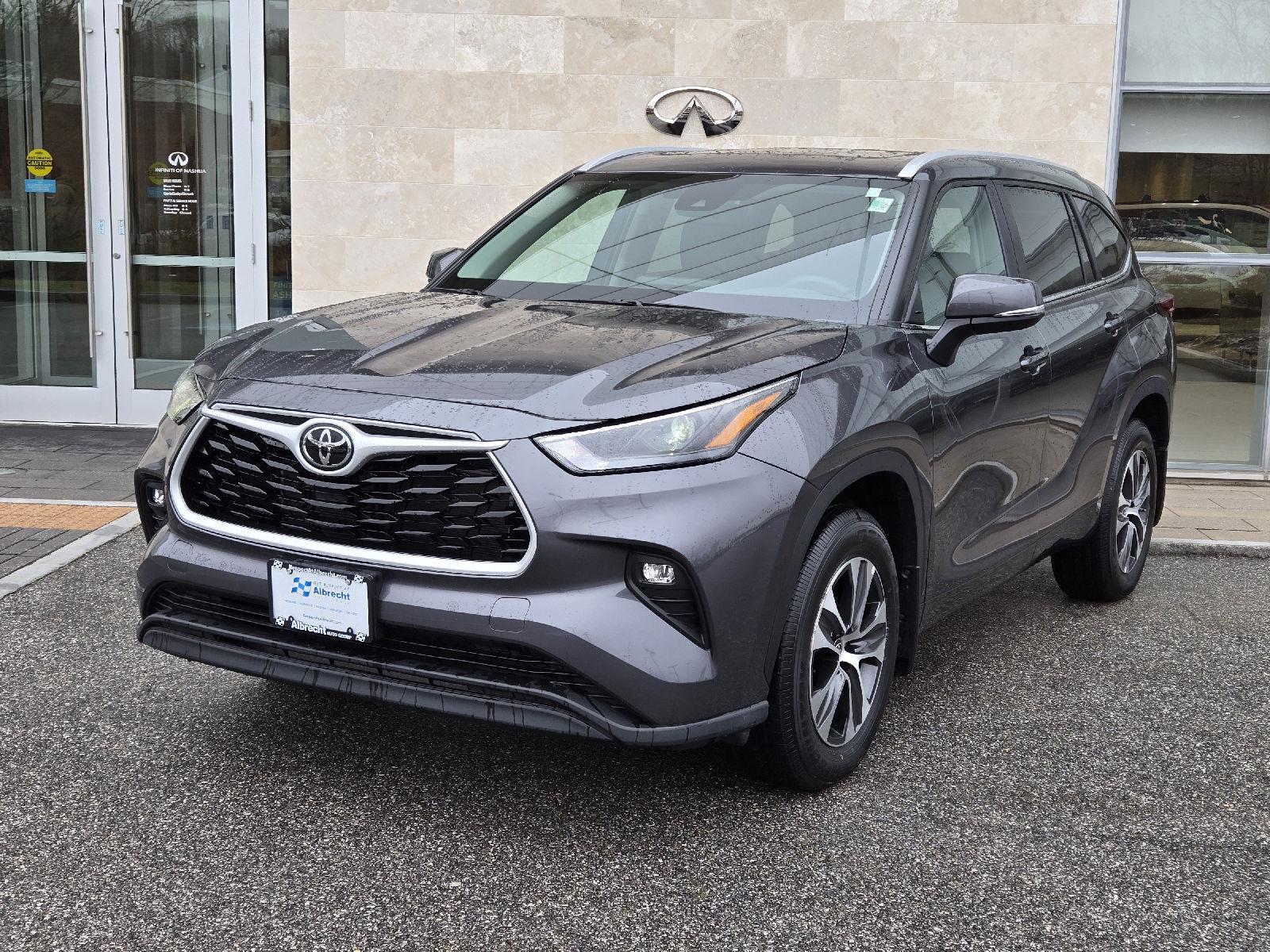 Magnetic Gray Metallic 2025 Toyota Highlander XLE AWD SUV / Crossover All-Wheel Drive 8-Speed Automatic