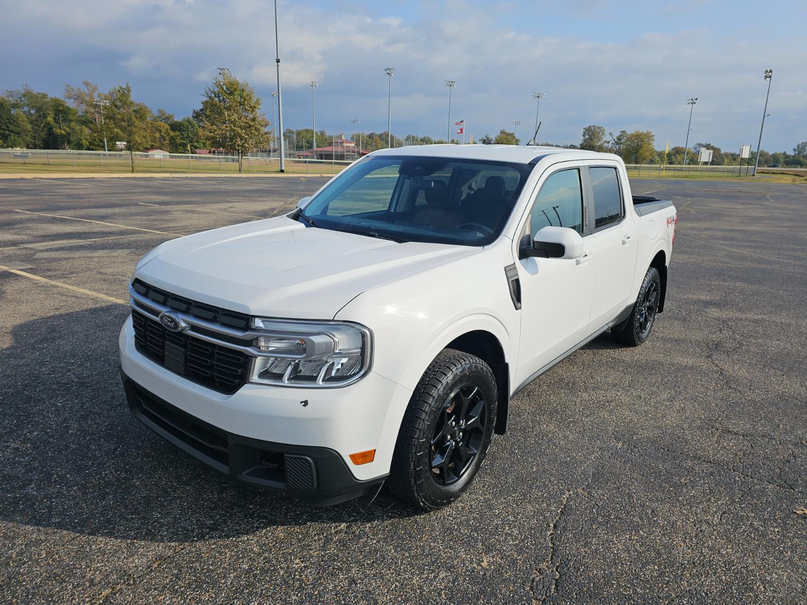 Oxford White 2022 Ford Maverick Lariat SuperCrew AWD Pickup Truck All-Wheel Drive 8-Speed Automatic