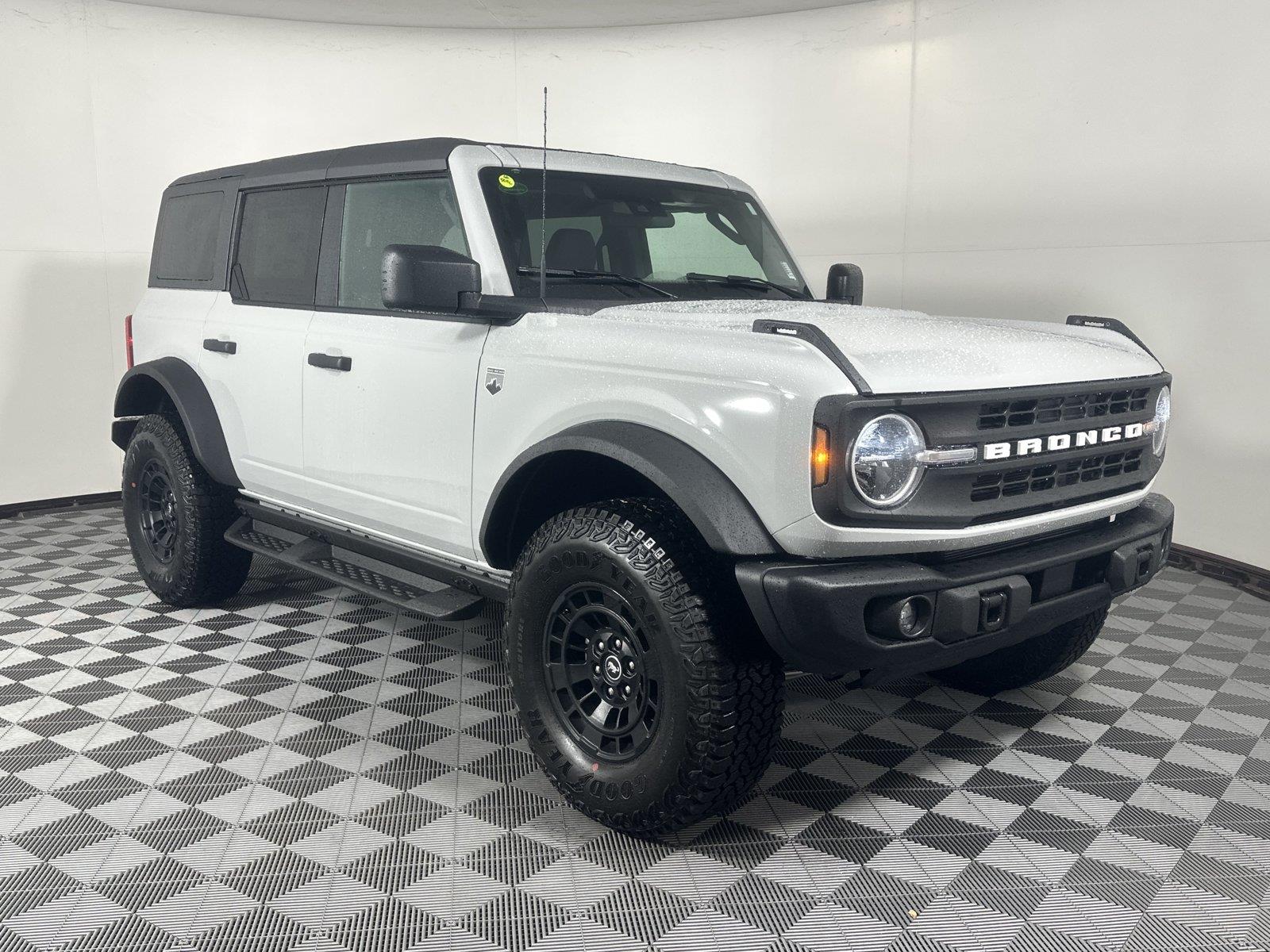Avalanche Gray 2026 Ford Bronco SUV / Crossover Four-Wheel Drive Automatic