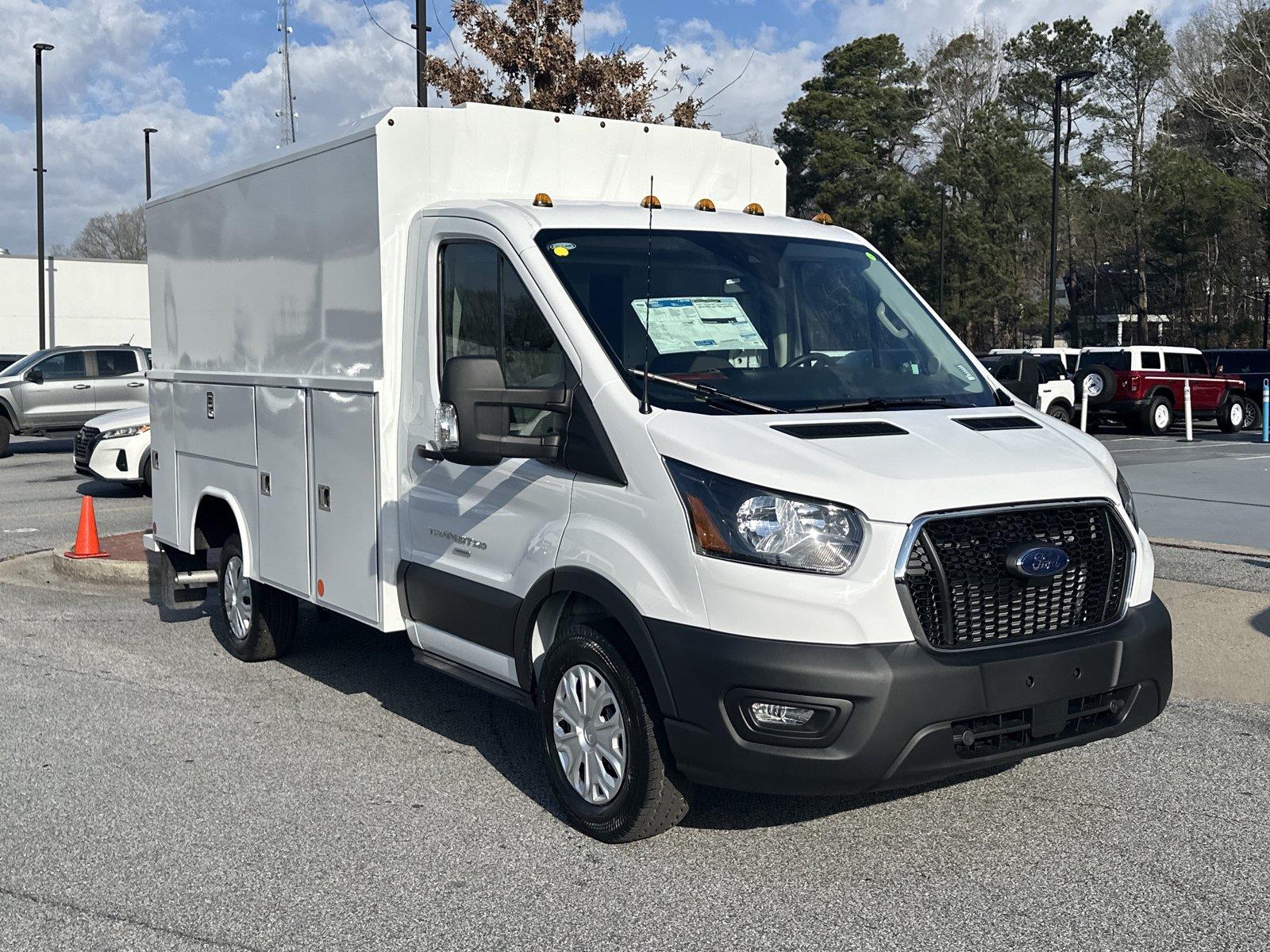 OFXORD WHITE 2025 Ford Transit Chassis Van Rear-Wheel Drive Automatic