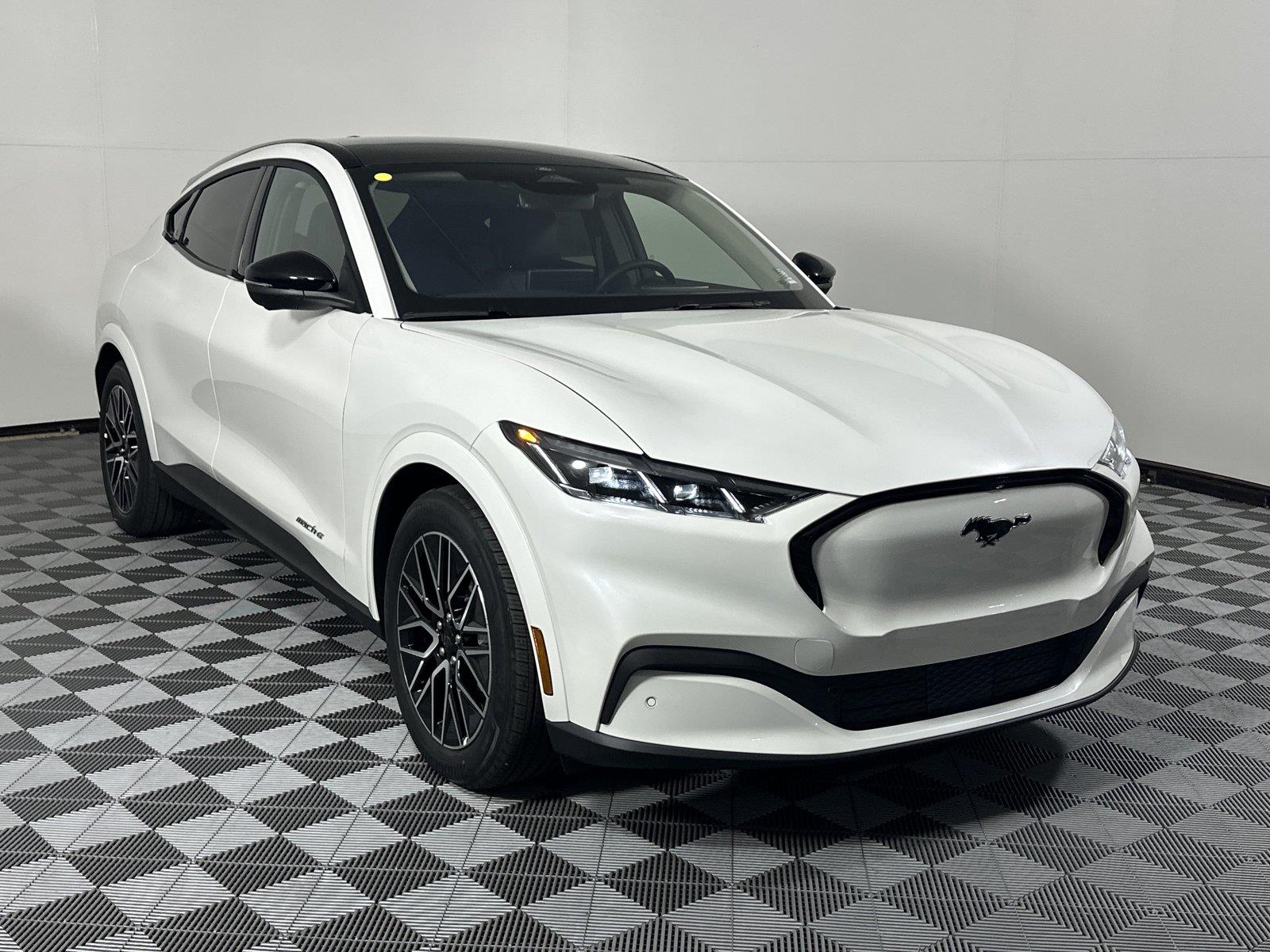 Star White Metallic Tri-Coat 2026 Ford Mustang Mach-E SUV / Crossover Rear-Wheel Drive 1-Speed Dual Clutch