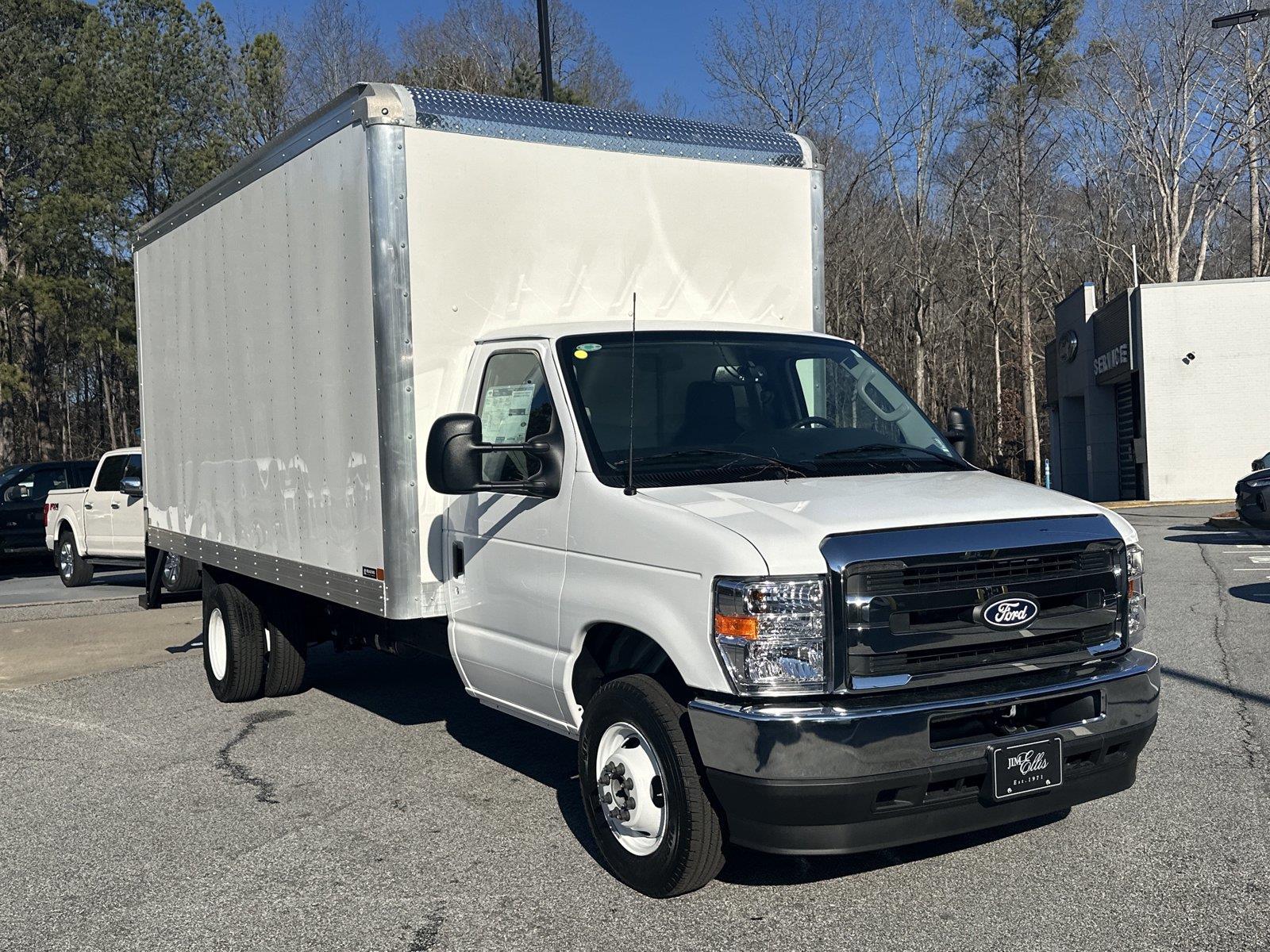 Oxford White 2026 Ford E-Series Chassis Pickup Truck Rear-Wheel Drive 6-Speed Automatic