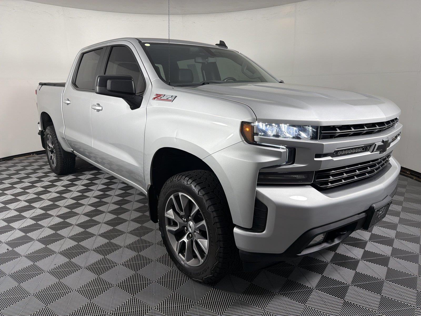 Silver Ice Metallic 2020 Chevrolet Silverado 1500 Pickup Truck Four-Wheel Drive 8-Speed Automatic