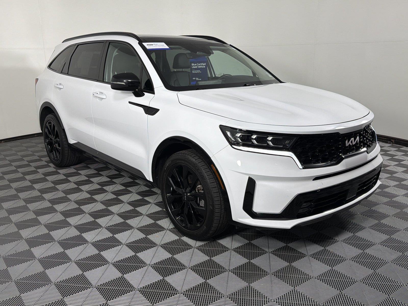 Glacial White Pearl 2022 Kia Sorento SUV / Crossover Front-Wheel Drive 8-Speed Automatic