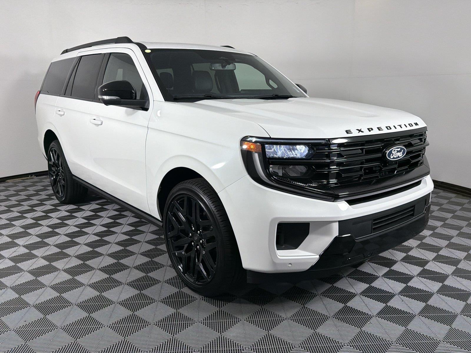 Star White Metallic Tri-Coat 2027 Ford Expedition SUV / Crossover Four-Wheel Drive Automatic