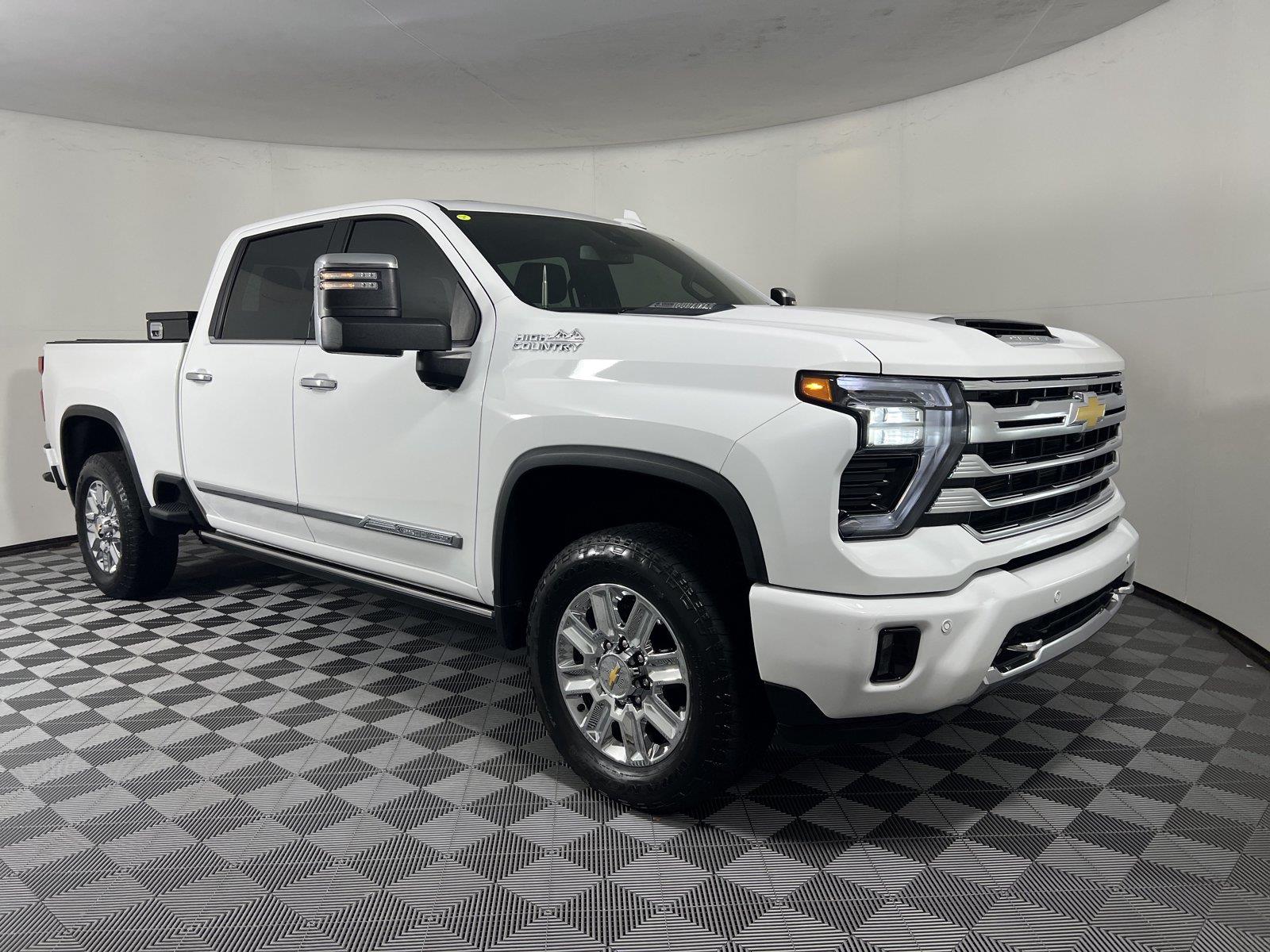 Summit White 2024 Chevrolet Silverado 2500HD Pickup Truck Four-Wheel Drive Automatic
