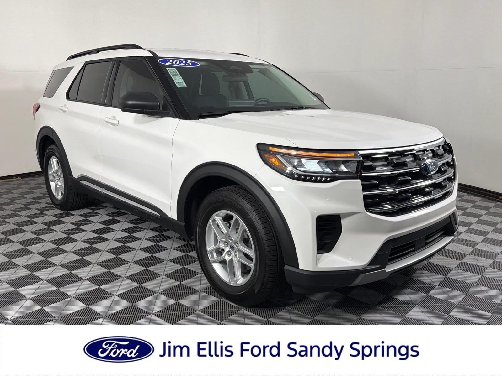 Star White Metallic Tri-Coat 2025 Ford Explorer SUV / Crossover Rear-Wheel Drive Automatic