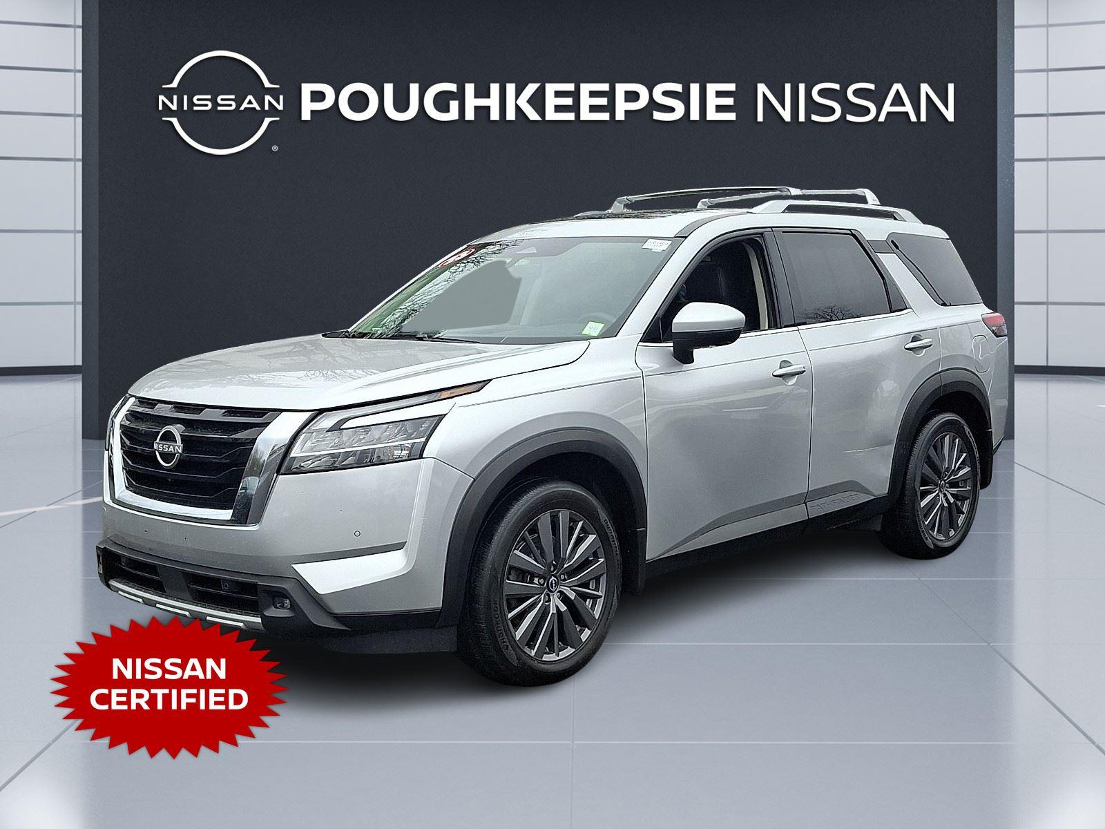 Brilliant Silver Metallic 2023 Nissan Pathfinder SL 4WD SUV / Crossover All-Wheel Drive Automatic